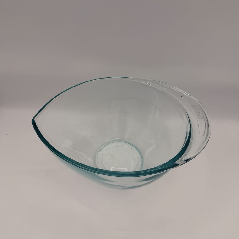Pyrex Teardrop Clear Turquoise Blue Glass Bowl 2.5 Qt Mixing w/Pour Spout #2225